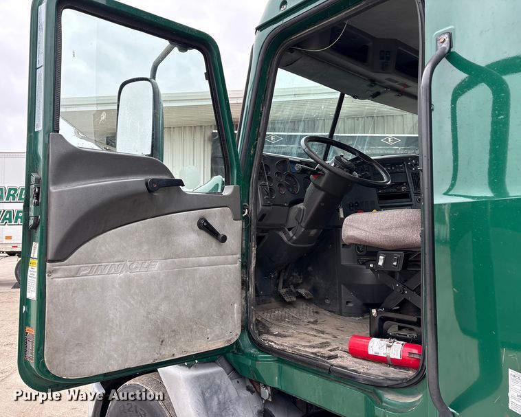 image for item FG1039 2016 Mack CXU613 semi truck