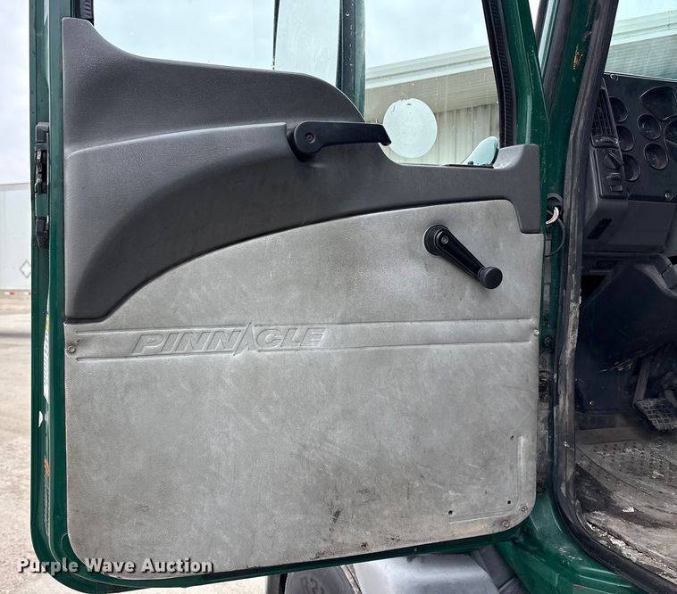 image for item FG1039 2016 Mack CXU613 semi truck