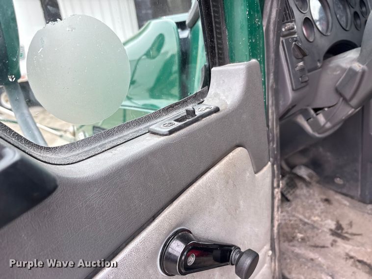 image for item FG1039 2016 Mack CXU613 semi truck