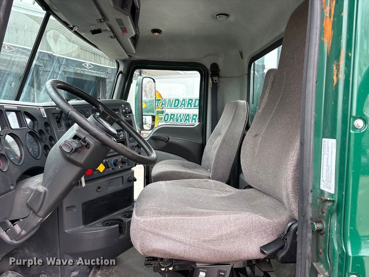 image for item FG1039 2016 Mack CXU613 semi truck