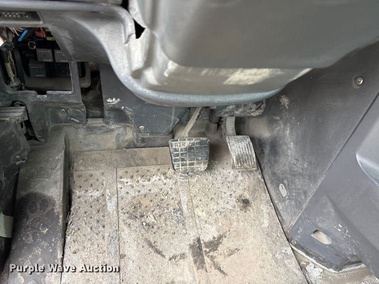 image for item FG1039 2016 Mack CXU613 semi truck