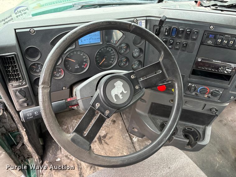 image for item FG1039 2016 Mack CXU613 semi truck