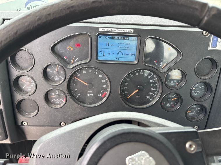 image for item FG1039 2016 Mack CXU613 semi truck