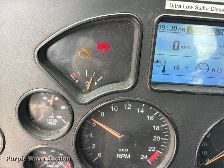 image for item FG1039 2016 Mack CXU613 semi truck