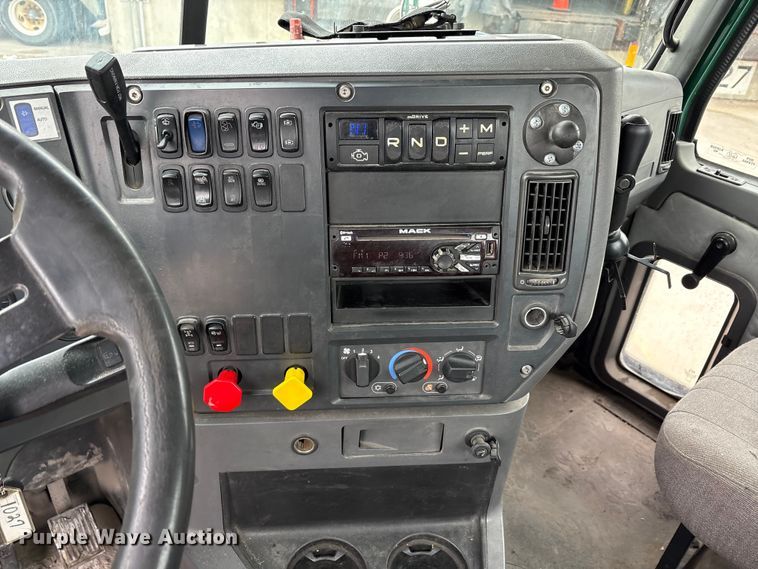 image for item FG1039 2016 Mack CXU613 semi truck