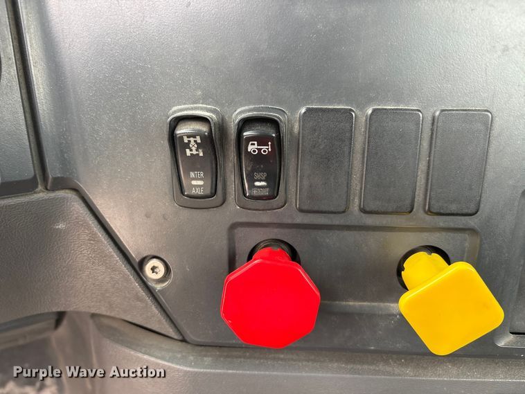 image for item FG1039 2016 Mack CXU613 semi truck