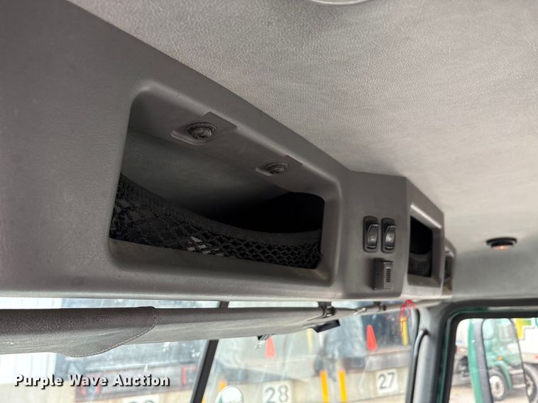 image for item FG1039 2016 Mack CXU613 semi truck