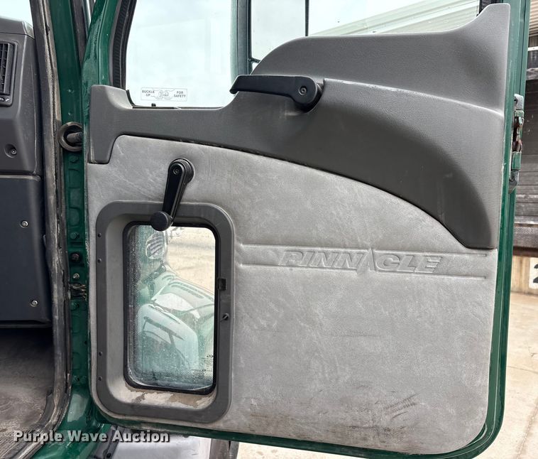 image for item FG1039 2016 Mack CXU613 semi truck