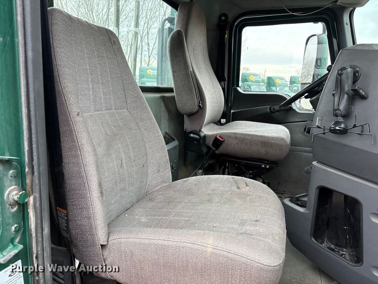 image for item FG1039 2016 Mack CXU613 semi truck