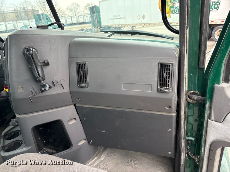 image for item FG1039 2016 Mack CXU613 semi truck