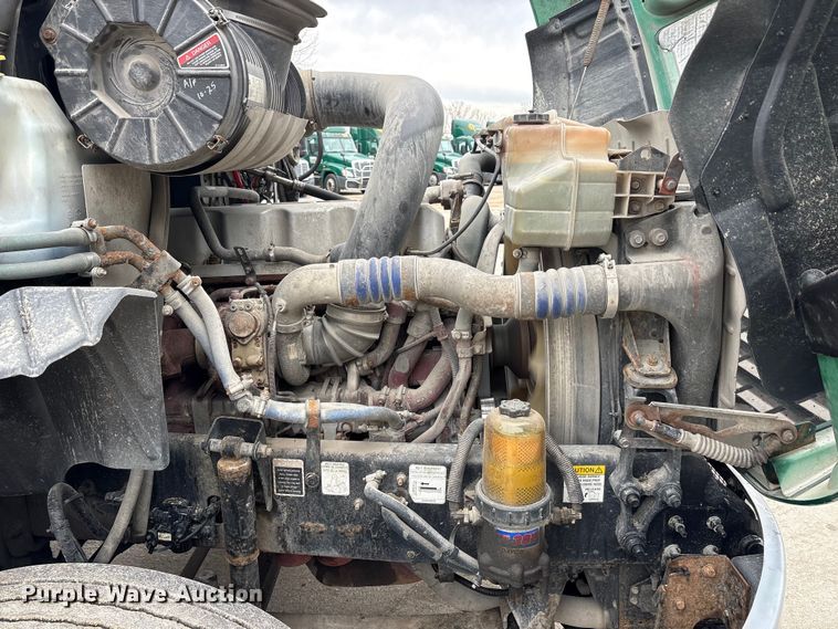 image for item FG1039 2016 Mack CXU613 semi truck