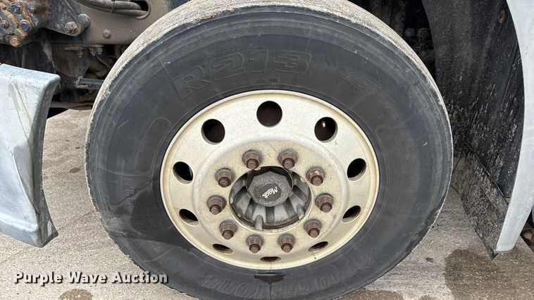 image for item FG1039 2016 Mack CXU613 semi truck