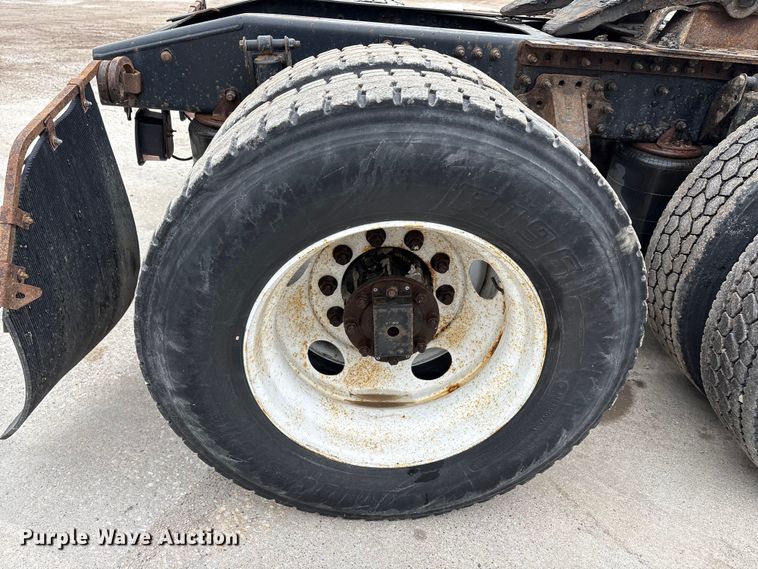 image for item FG1039 2016 Mack CXU613 semi truck