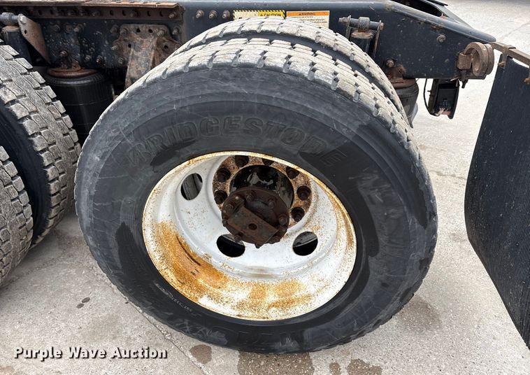 image for item FG1039 2016 Mack CXU613 semi truck