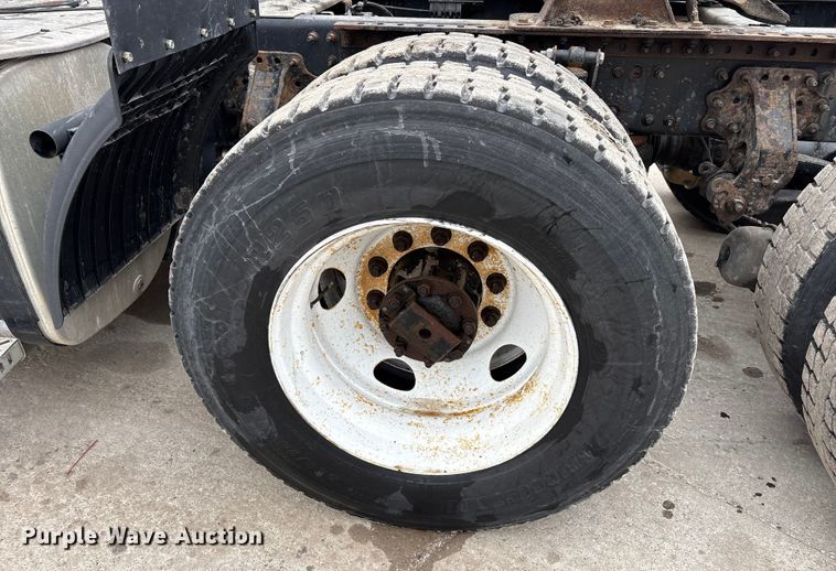 image for item FG1039 2016 Mack CXU613 semi truck