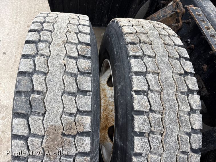 image for item FG1039 2016 Mack CXU613 semi truck