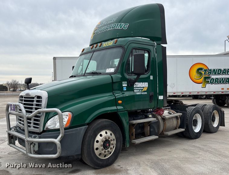 image for item FG1040 2017 Freightliner Cascadia 125 semi truck