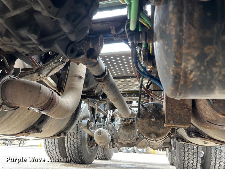 image for item FG1040 2017 Freightliner Cascadia 125 semi truck