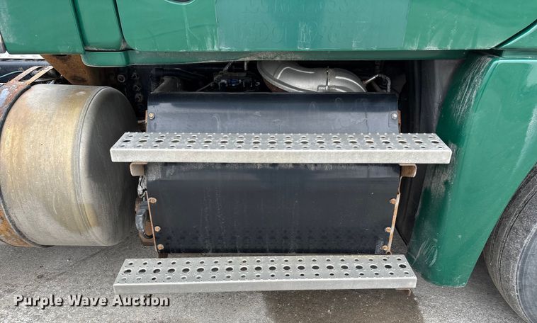 image for item FG1040 2017 Freightliner Cascadia 125 semi truck