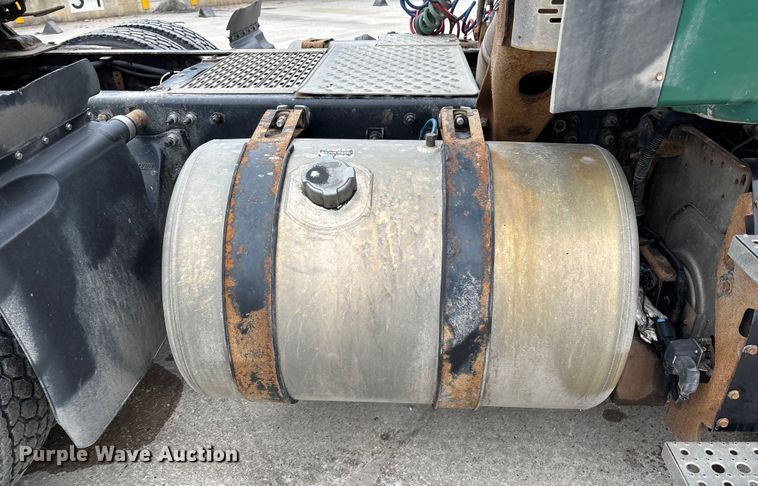 image for item FG1040 2017 Freightliner Cascadia 125 semi truck