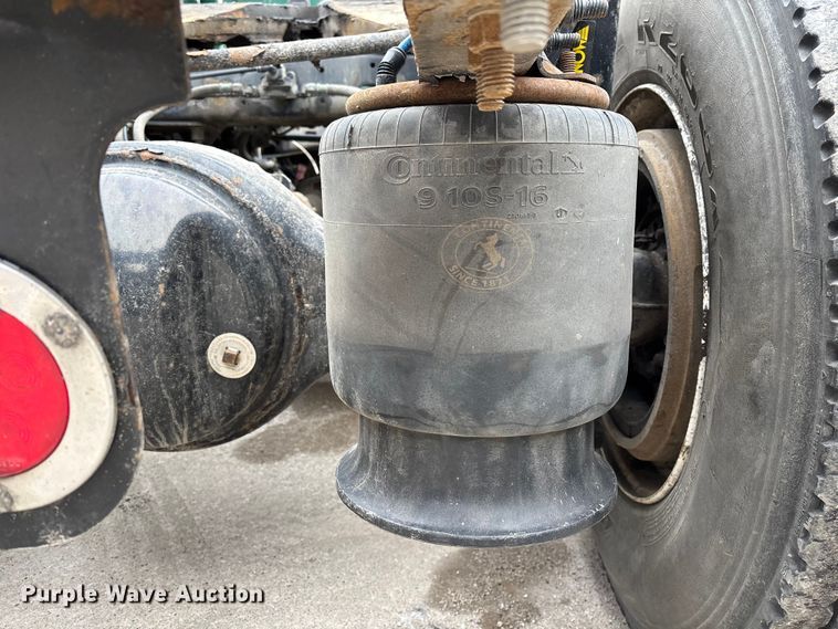 image for item FG1040 2017 Freightliner Cascadia 125 semi truck