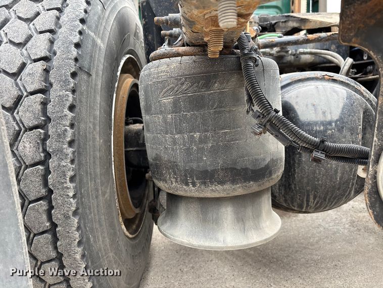 image for item FG1040 2017 Freightliner Cascadia 125 semi truck