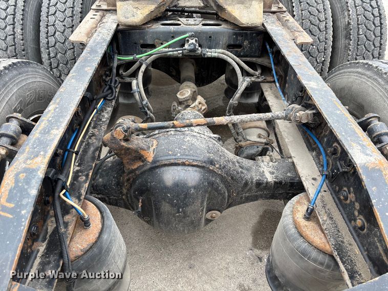 image for item FG1040 2017 Freightliner Cascadia 125 semi truck