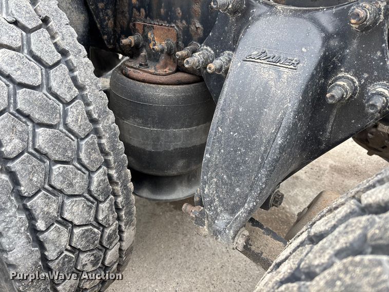 image for item FG1040 2017 Freightliner Cascadia 125 semi truck