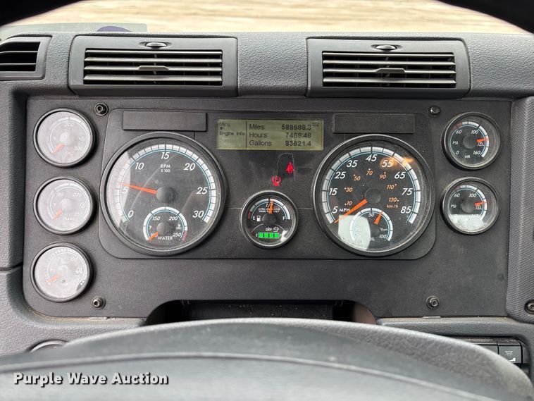 image for item FG1040 2017 Freightliner Cascadia 125 semi truck