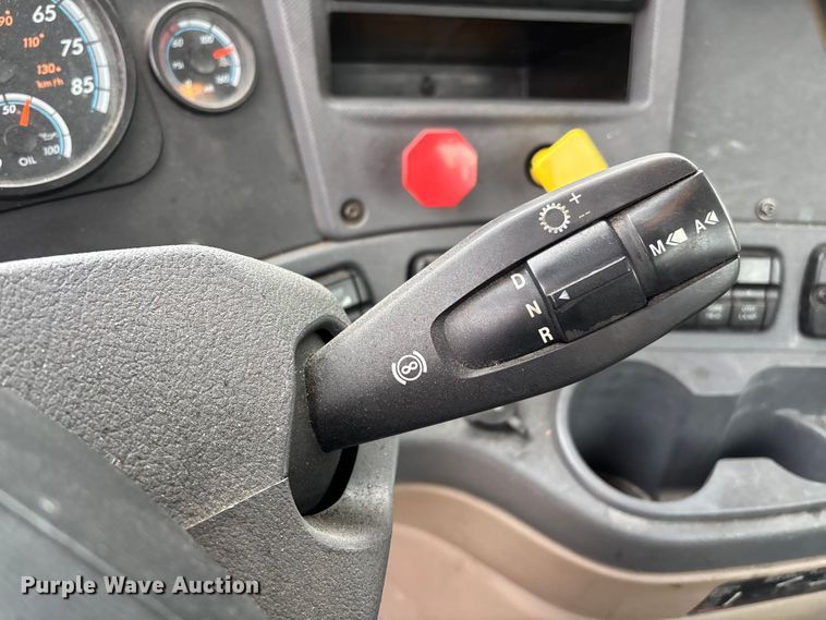 image for item FG1040 2017 Freightliner Cascadia 125 semi truck