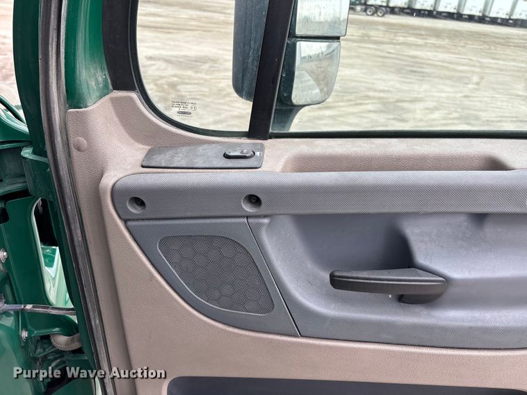 image for item FG1040 2017 Freightliner Cascadia 125 semi truck