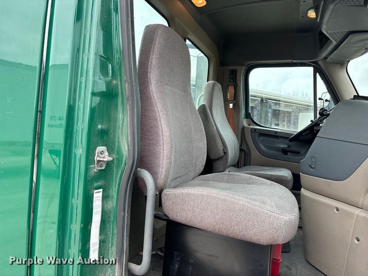 image for item FG1040 2017 Freightliner Cascadia 125 semi truck