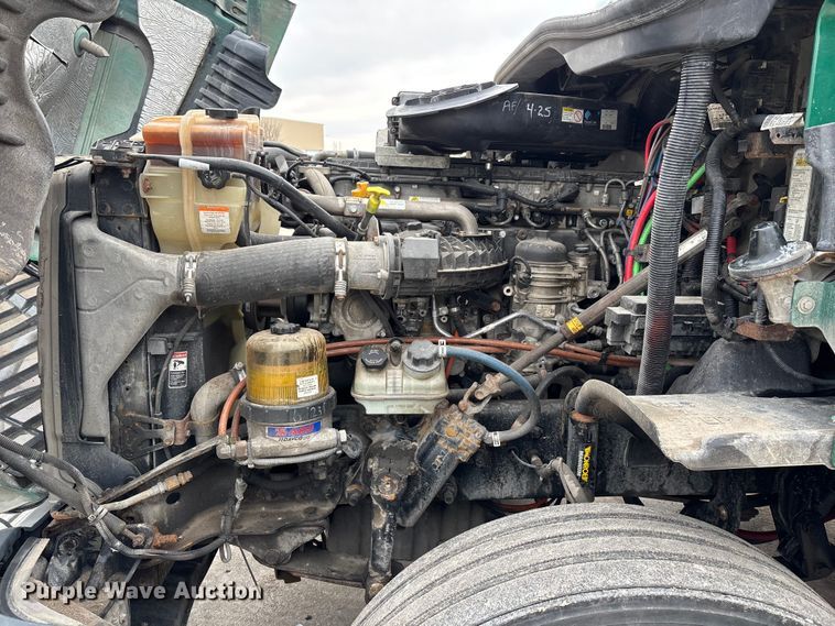 image for item FG1040 2017 Freightliner Cascadia 125 semi truck