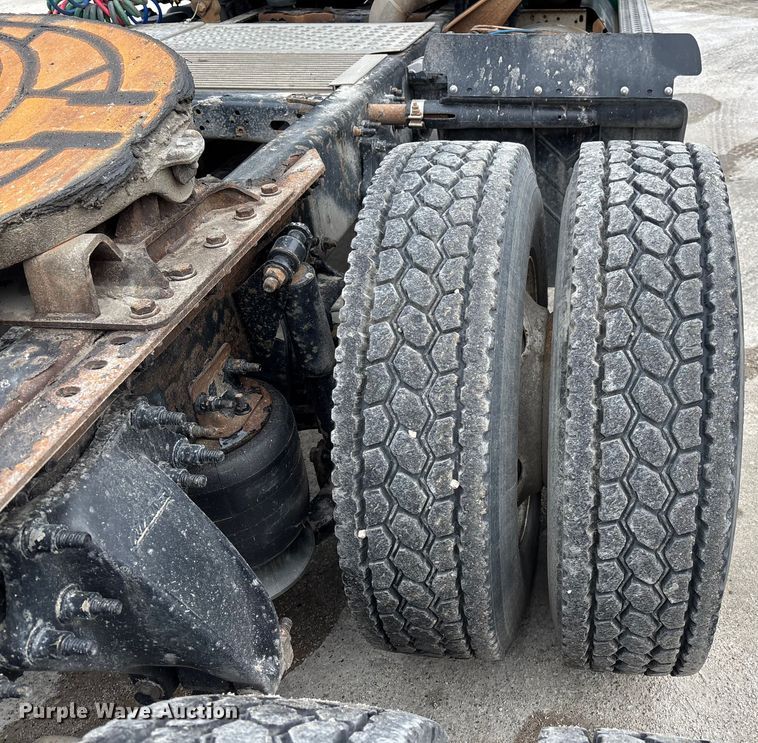 image for item FG1040 2017 Freightliner Cascadia 125 semi truck