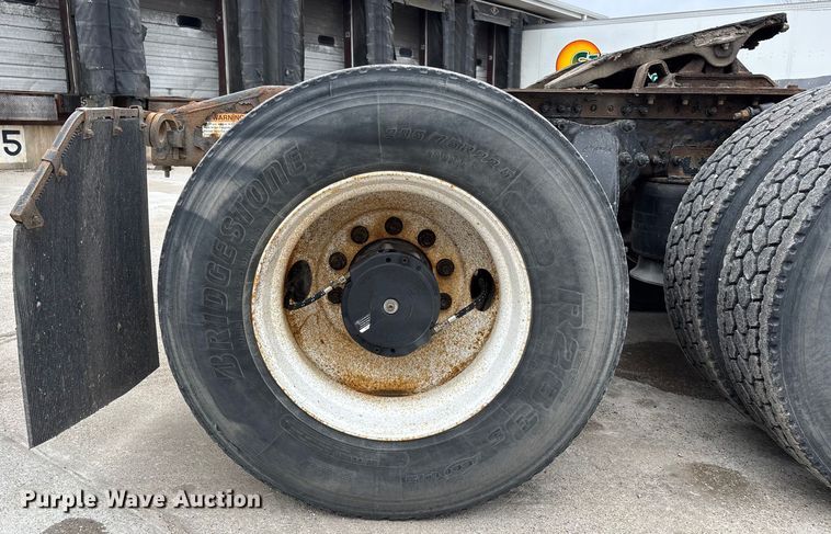 image for item FG1040 2017 Freightliner Cascadia 125 semi truck