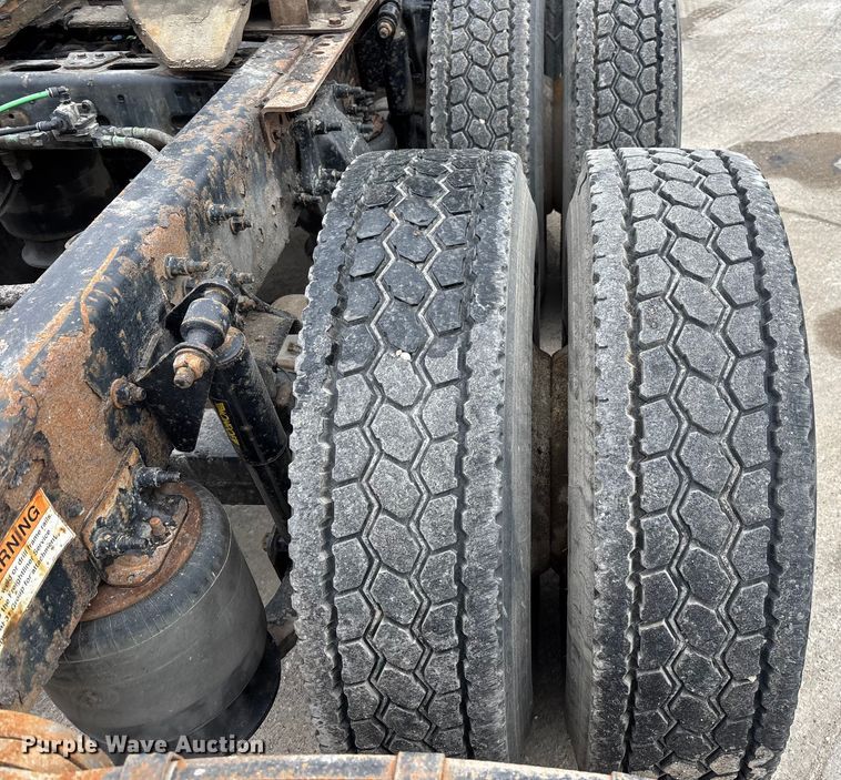 image for item FG1040 2017 Freightliner Cascadia 125 semi truck