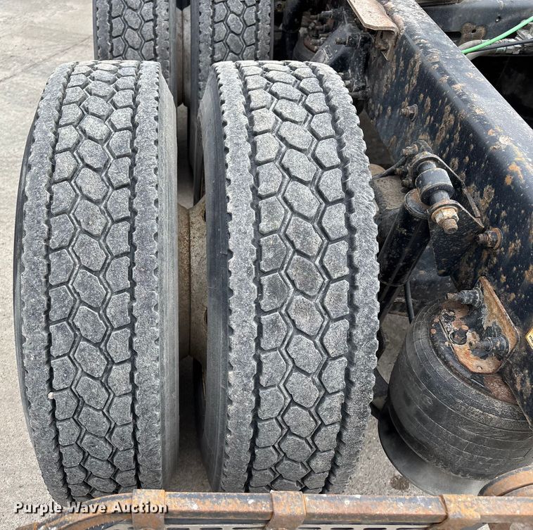 image for item FG1040 2017 Freightliner Cascadia 125 semi truck