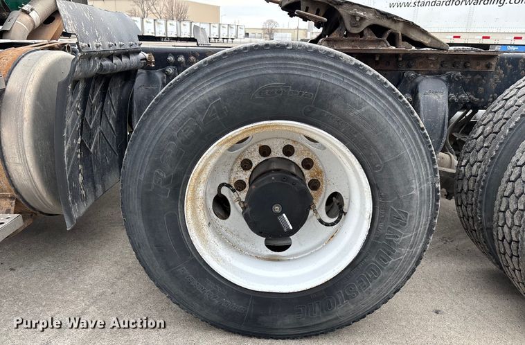 image for item FG1040 2017 Freightliner Cascadia 125 semi truck