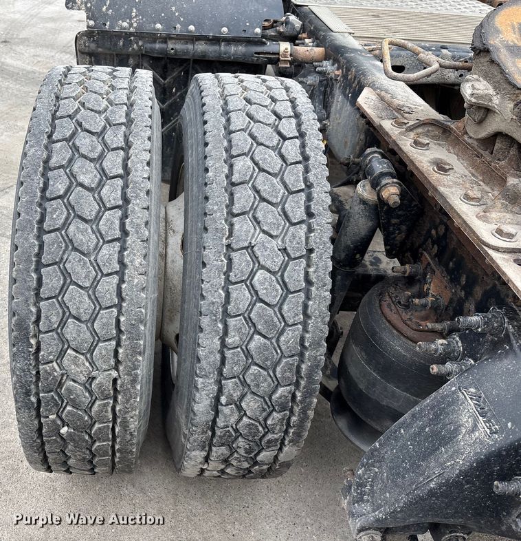 image for item FG1040 2017 Freightliner Cascadia 125 semi truck