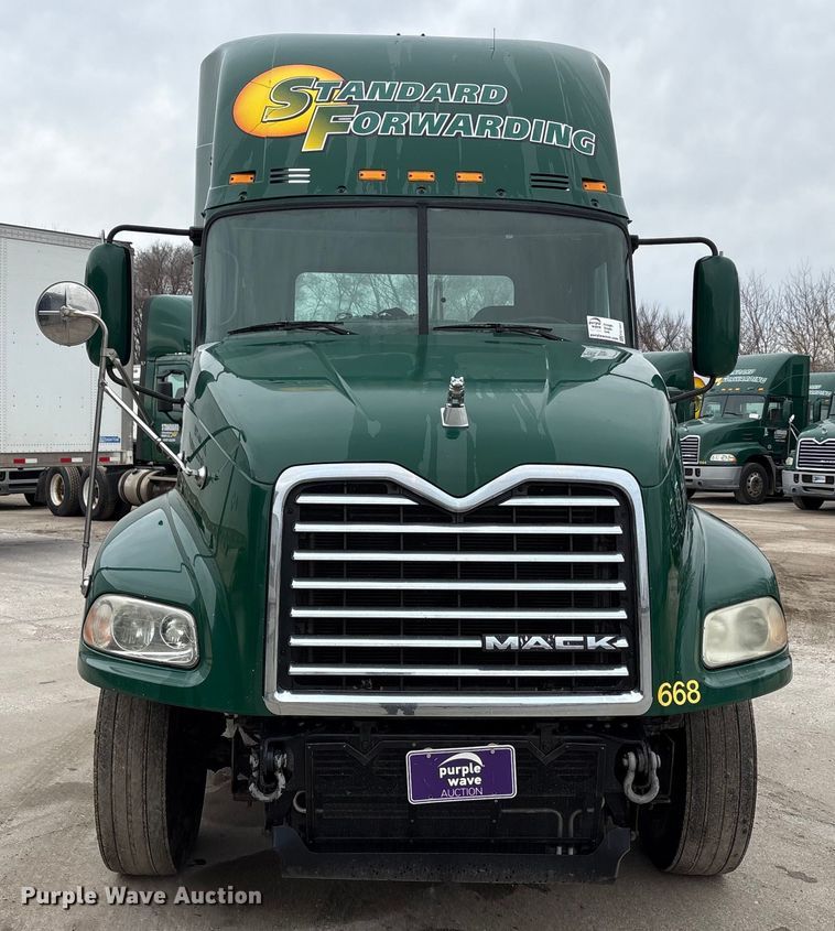 image for item FG1041 2016 Mack CXU613 semi truck