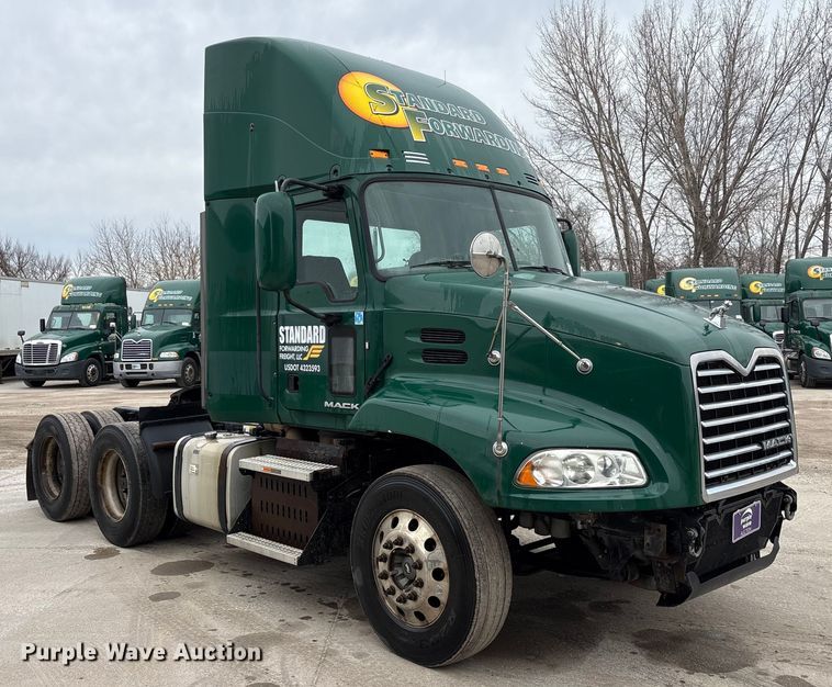 image for item FG1041 2016 Mack CXU613 semi truck