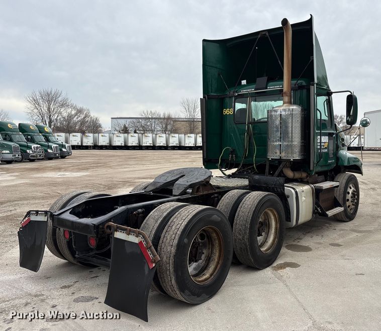 image for item FG1041 2016 Mack CXU613 semi truck