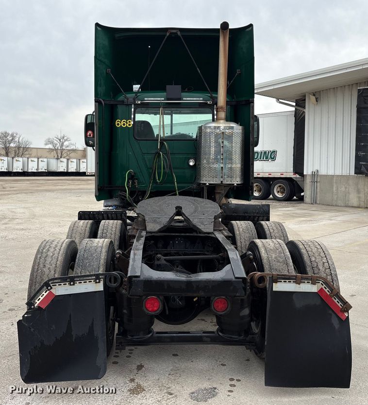 image for item FG1041 2016 Mack CXU613 semi truck