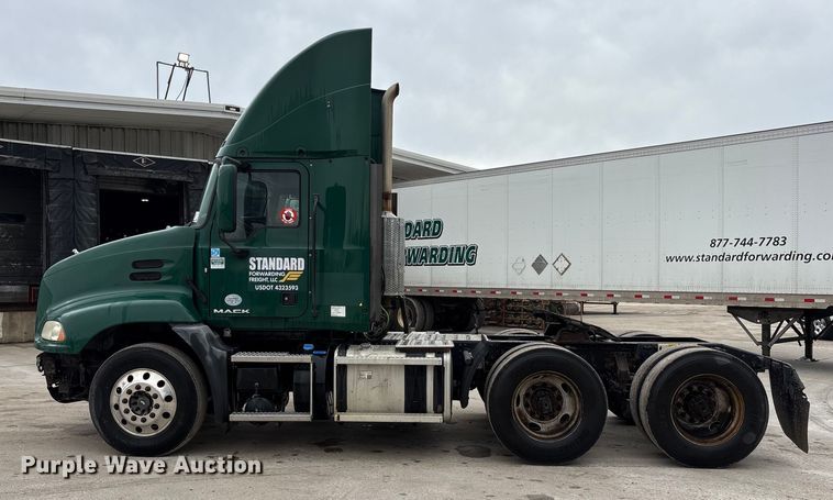 image for item FG1041 2016 Mack CXU613 semi truck