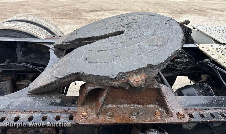 image for item FG1041 2016 Mack CXU613 semi truck