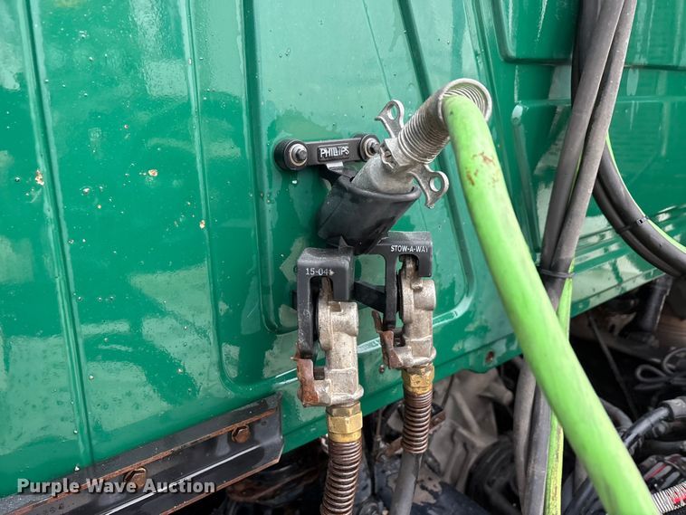 image for item FG1041 2016 Mack CXU613 semi truck