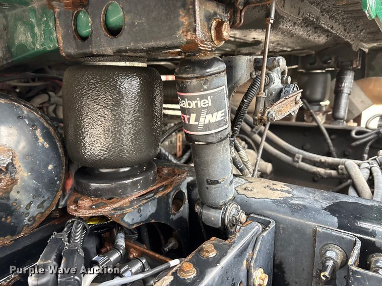 image for item FG1041 2016 Mack CXU613 semi truck