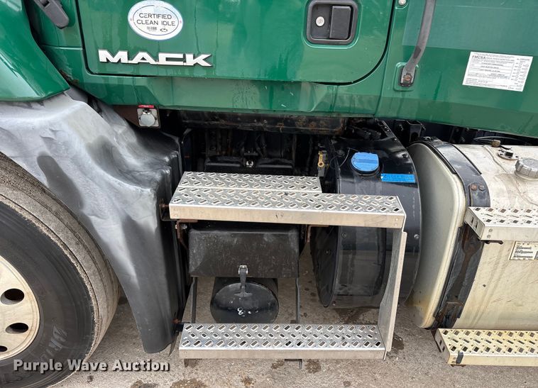 image for item FG1041 2016 Mack CXU613 semi truck