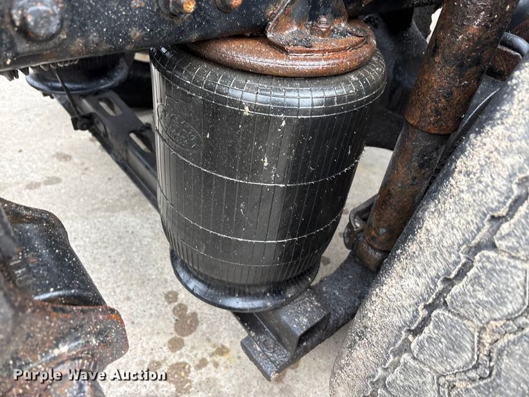 image for item FG1041 2016 Mack CXU613 semi truck