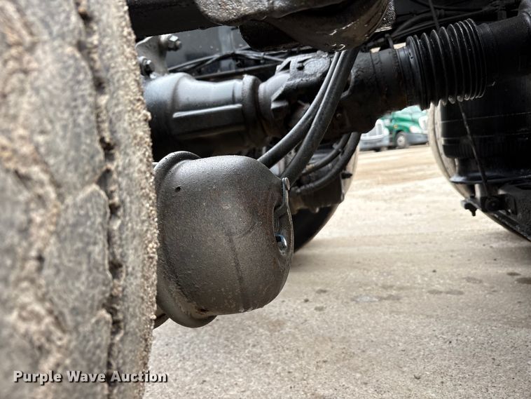 image for item FG1041 2016 Mack CXU613 semi truck